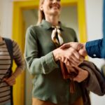 Rencontre entre un parent et un enseignant