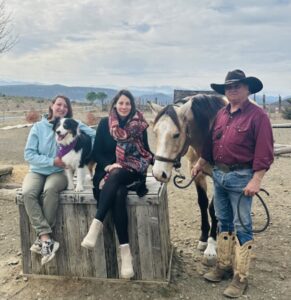 Photo des intervenants et des animaux au Ranch