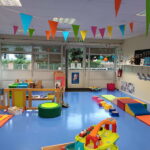 Aménagement intérieur coloré du Laep A petits pas en famille